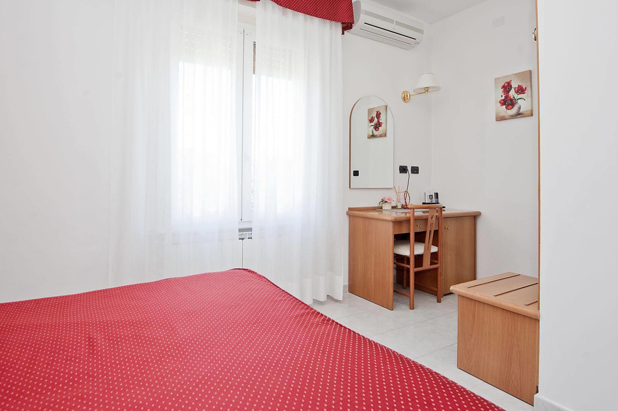Hotel Nella 3*