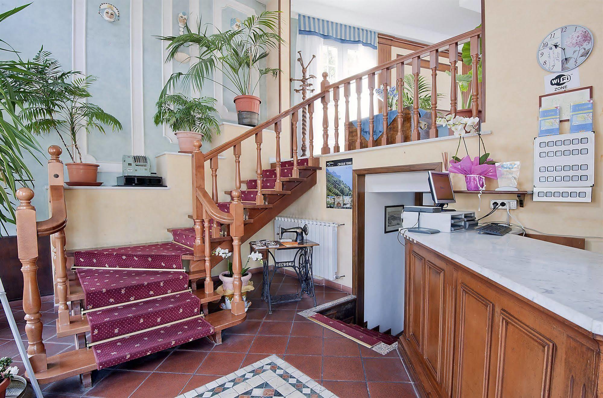 Nella Hotel 3*