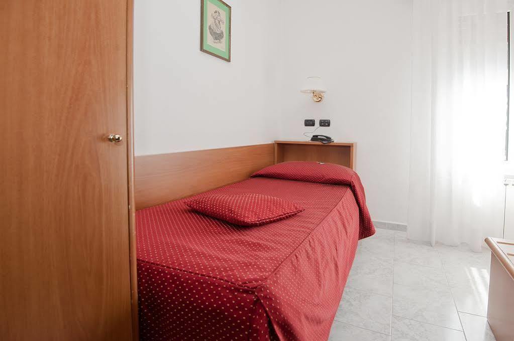 Hotel Nella 3*